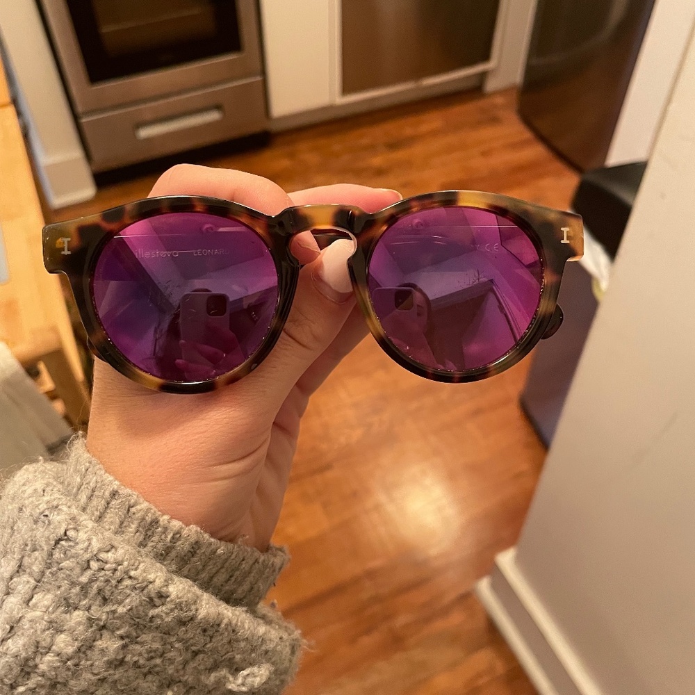 Illestiva glasses